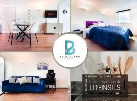 Two Bedroom Flat by Brookland Stays Serviced Accommodation Short Lets London with Free WiFi