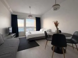 City Home Finland - City View Studio - Best Location & City View Balcony