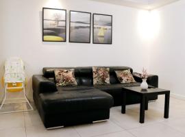 Beautiful home with free parking: Orgeval şehrinde bir otel