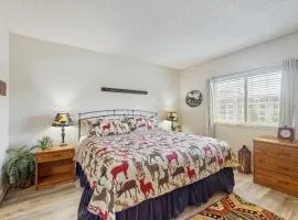 Delightful Condo Sleeps 6 Shared Pool Picnic Area