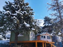 Studio cosy avec vue à Éourres, 20 m², terrasse, ξενοδοχείο σε Éourres