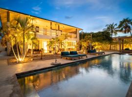 Villa Vierkant with a quiet location a private pool and an extra spacious outdoor area, hotel a Kralendijk