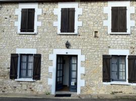 Le saint Vincent โรงแรมในBué