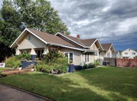 Cozy Craftsman Home in the Heart of Enid、Enidのホテル