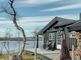 Idyllic Cabin By The Water In Hessdalen