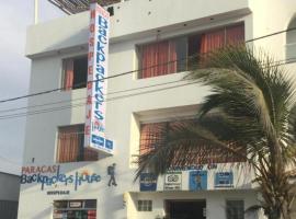 Paracas Backpackers House, hotel in Paracas
