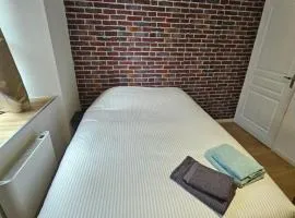 2 chambres salon centre historique, gare à 10 min Montluçon Au 27 rue de la Fontaine