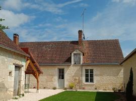 LE PETIT BRY charmante longère au pied du chateau, Hotel in Villentrois