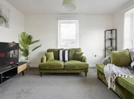 Aylesbury 4BR House-Garden & Parking Sleeps 10