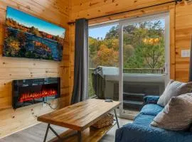 The Dragonfly - Tiny Mountaintop Cabin with Hot tub