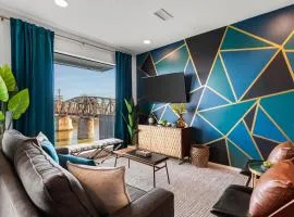 Upscale Riverview Condo with Garage plus Walk to Downtown