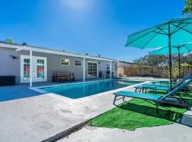 Relax & Fun Hollywood Private Pool | Arcade Game