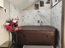 Tranquil Touch Spa Suite, hotell i Elmont