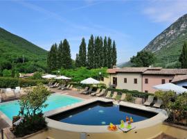 Guesia Village Hotel e Spa, departamento en Foligno