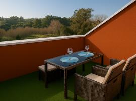 Dúplex Surf junto a la playa, hotel en Miengo