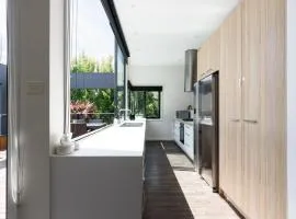 Modern Newnham Retreat