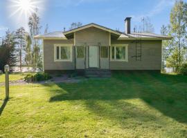 Holiday Home Kärkiniemi by Interhome, hotel in Kosula