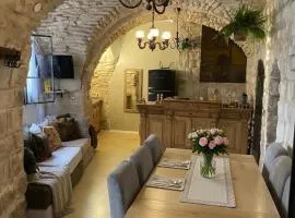 LEAH- botanical villa