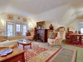 1 Mi to Downtown: Apt w/ Balcony in Minneapolis!, hotell i Minneapolis