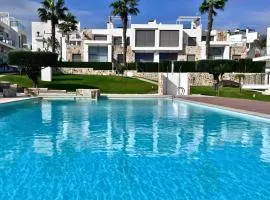 Nuevo apartamento con terraza y piscina próximo a las playas