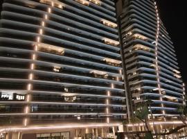 Sunset Cliffs Luxury Apartment Benidorm、ベニドルムのホテル