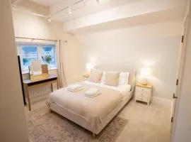 Brand New Modern 2-Bed Apartment in Broadway High Street - Sleeps 4