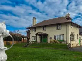 The Farmhouse Manor B&B