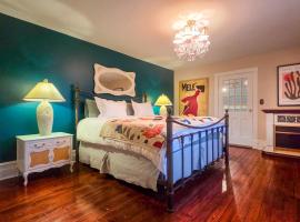 The Farmhouse Manor B&B, Hotel in St. Catharines