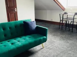 Seafront Comfort Apt Free WiFi Parking