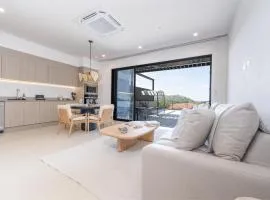 Casa Mint, Ocean Views, Pools, Gym & Beach Club