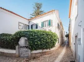 3 Bedroom Town House - Historic Centre of Cascais. 100 mts from the beach and centre of Cascais