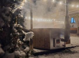 Cazare la fermă, hotel con alberca en Galeşu