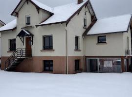 Gîte 205 m2 avec piscine et jacuzzi, Hotel in Vagney