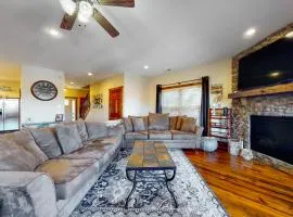 Spacious Lakeview Townhouse Sleeps 8 Deck Grill