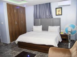 Luxe Skyside Hotel, hotel en Awka