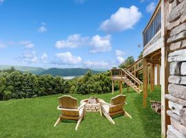 Scenic Lakeview Getaway Sleeps 8 Wraparound Deck, hotel i Maynardville