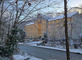 Rock Mill Retreat，Stoney Middleton的SPA 飯店