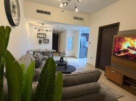 Modern 1BR private parking near Cleveland hospital, hotel din Abu Dhabi