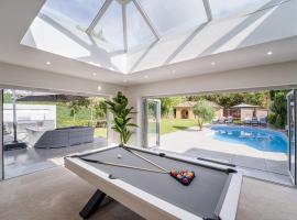 Harold Wood에 위치한 호텔 Emerson Park Villa, Heated Pool, Hot Tub, Cinema