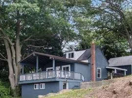 Lakeshore Comfort Lakeview Family Getaway