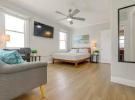 1 Mi to Lake Worth Beach Studio with Shared Patio