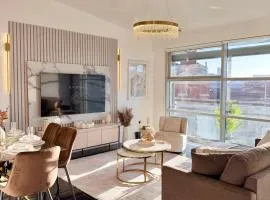 Lux 2-Bed City Centre Apartment Sleeps 6 Free Parking Balcony Near Leeds Station & Millennium Square view