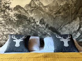 SKI Chalet Designer Ferienwohnung Arber Terrasse Pool Garten Bayrischer Wald Lodges mit Hund, hotel din Lohberg