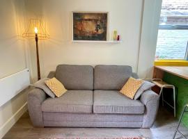 Chequer - seafront 1 bed ground floor garden flat: Cleethorpes şehrinde bir otel