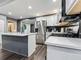 Navy Graduation Family Retreat - Hot Tub & Beach Access