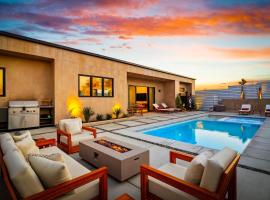 Luxury Desert Villa with Pool and Spa, хотел в Юка Вали