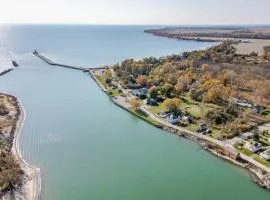 Waterfront Cottage, Top Fishing Spot, Light House