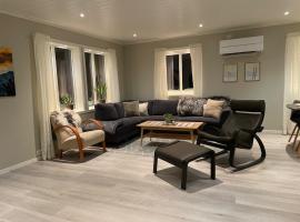 Modern house in Lyngen with wood-fired sauna, hotel a Lyngen