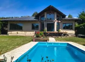 hermosa casa a una cuadra del lago