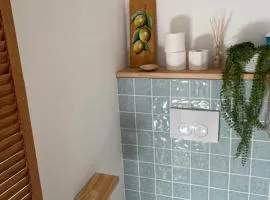 Knusse kamer met zonnig terrasje